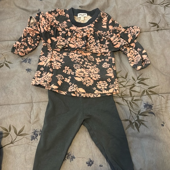 Splendid Outfit - Picture 1 of 6